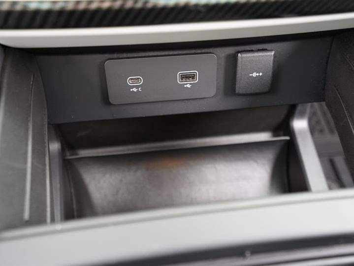 Фото 12 - Land Rover Defender