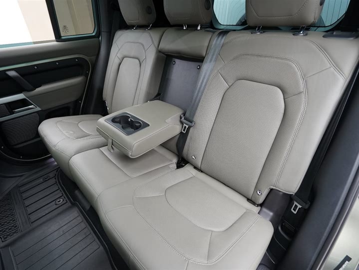 Фото 16 - Land Rover Defender