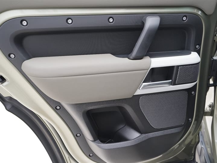 Фото 17 - Land Rover Defender