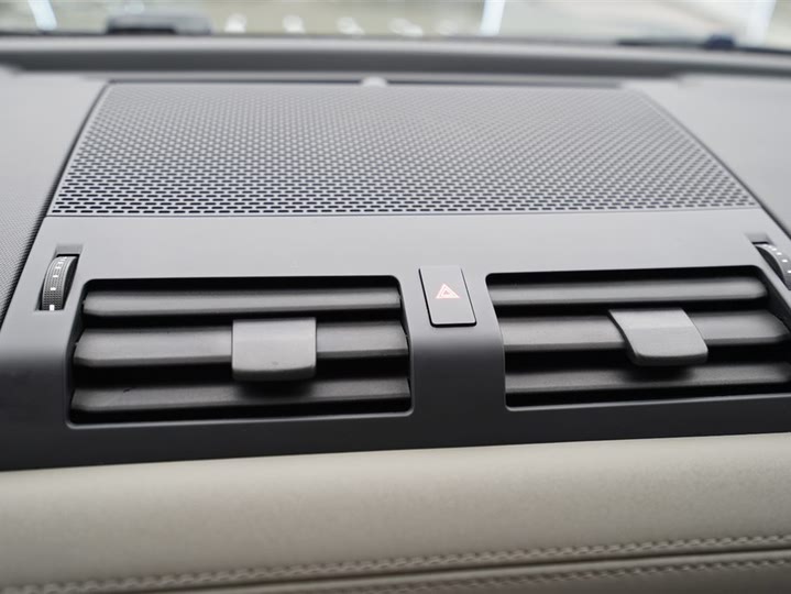 Фото 9 - Land Rover Defender