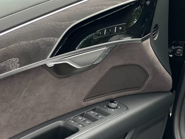 Фото 11 - Audi A8