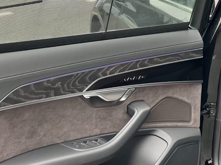 Фото 13 - Audi A8