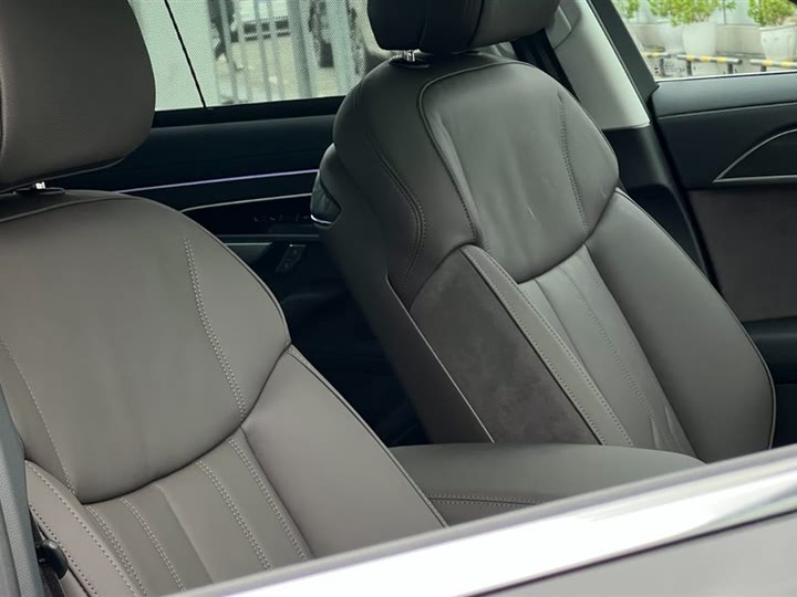 Фото 15 - Audi A8