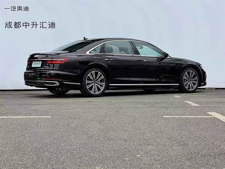 Фото 4 - Audi A8