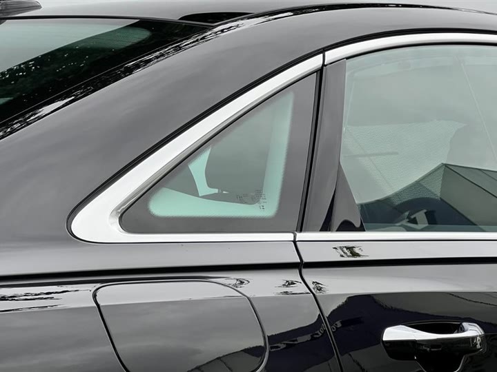 Фото 7 - Audi A8