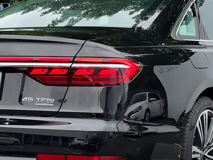 Фото 8 - Audi A8