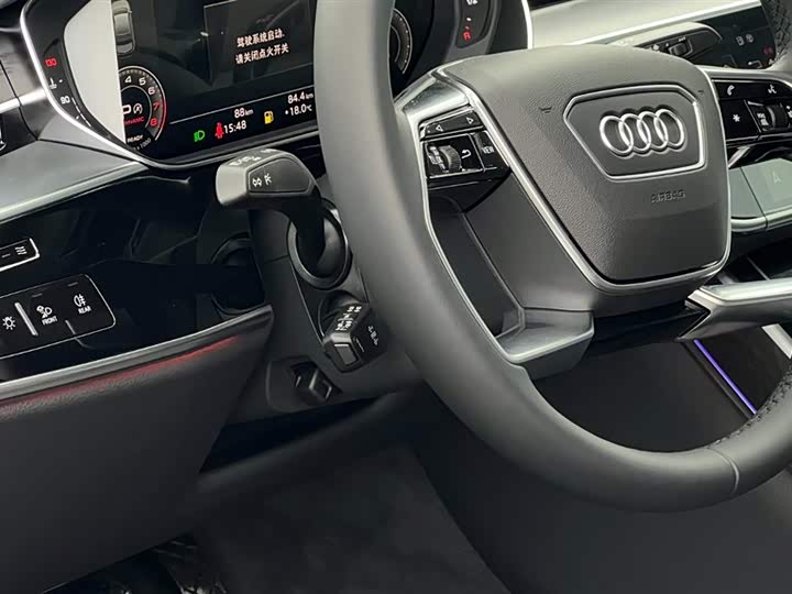 Фото 9 - Audi A8