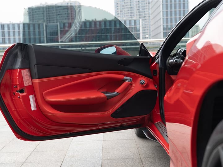 Фото 13 - Ferrari F8