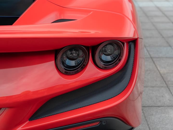 Фото 15 - Ferrari F8