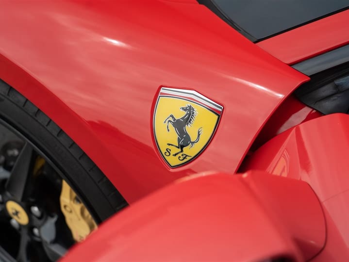 Фото 16 - Ferrari F8