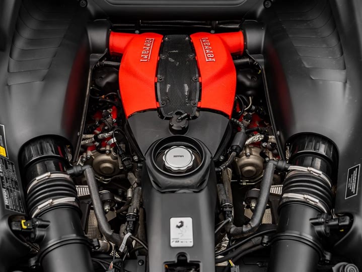 Фото 17 - Ferrari F8