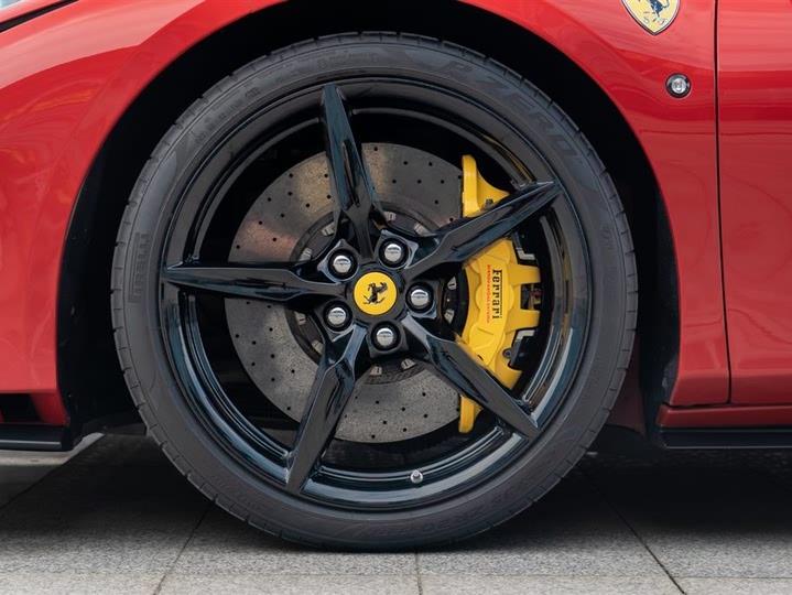 Фото 18 - Ferrari F8