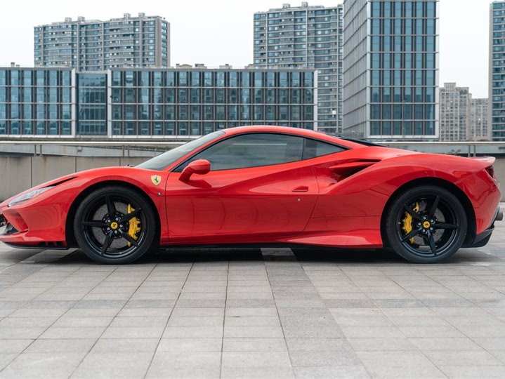 Фото 6 - Ferrari F8