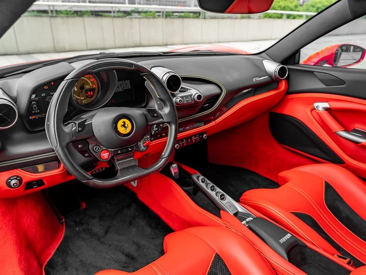 Фото 7 - Ferrari F8