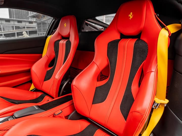 Фото 8 - Ferrari F8