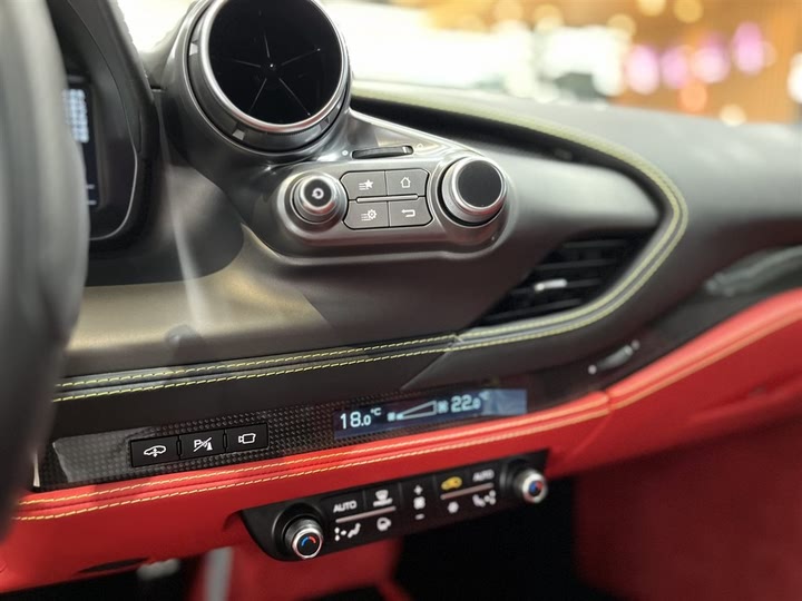 Фото 9 - Ferrari F8