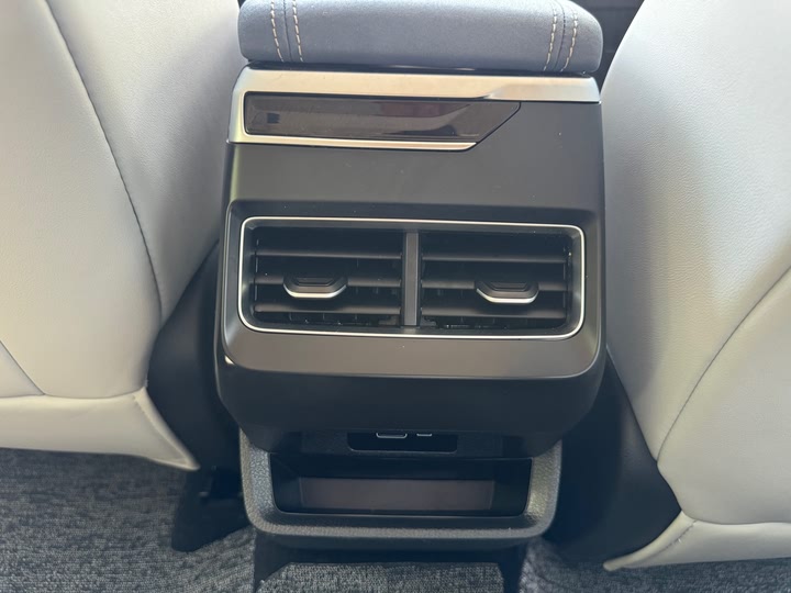 Фото 12 - Geely Preface