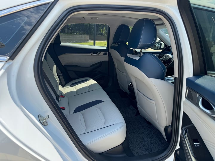 Фото 7 - Geely Preface