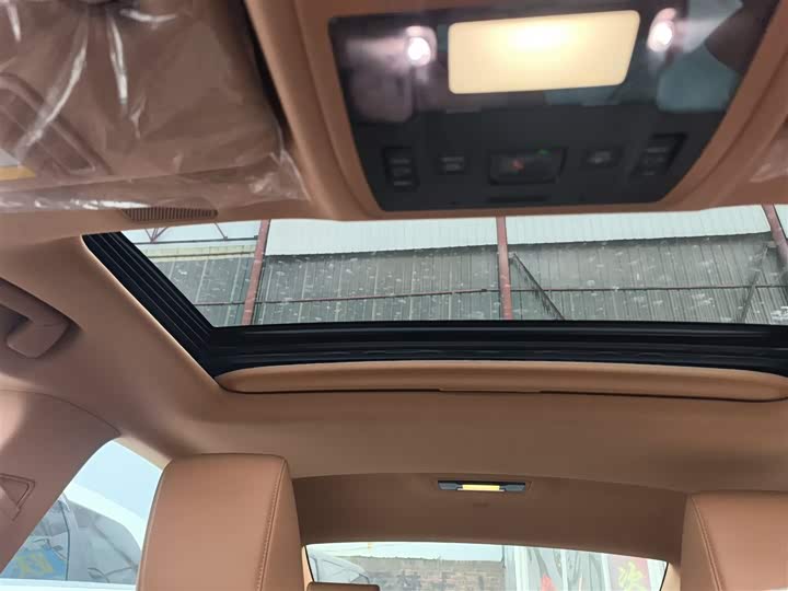 Фото 18 - Lexus ES