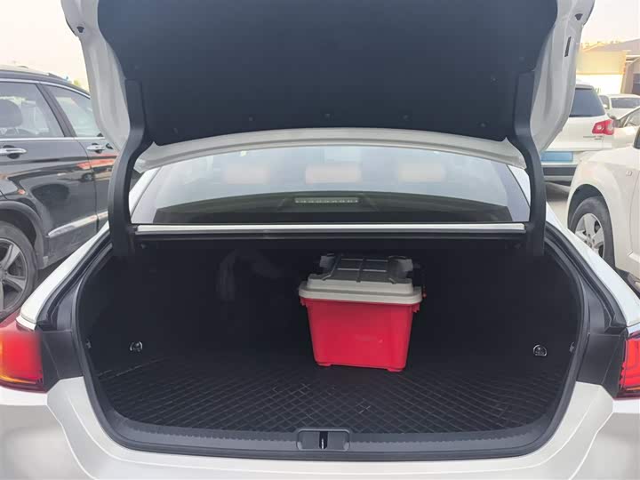 Фото 19 - Lexus ES