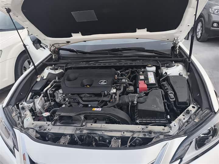 Фото 20 - Lexus ES