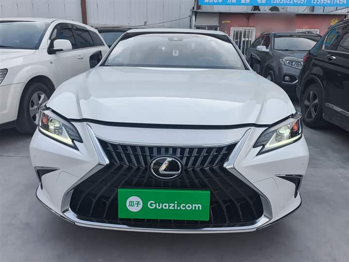 Фото 3 - Lexus ES