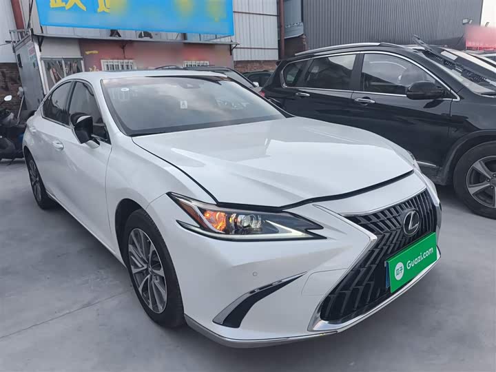 Фото 4 - Lexus ES