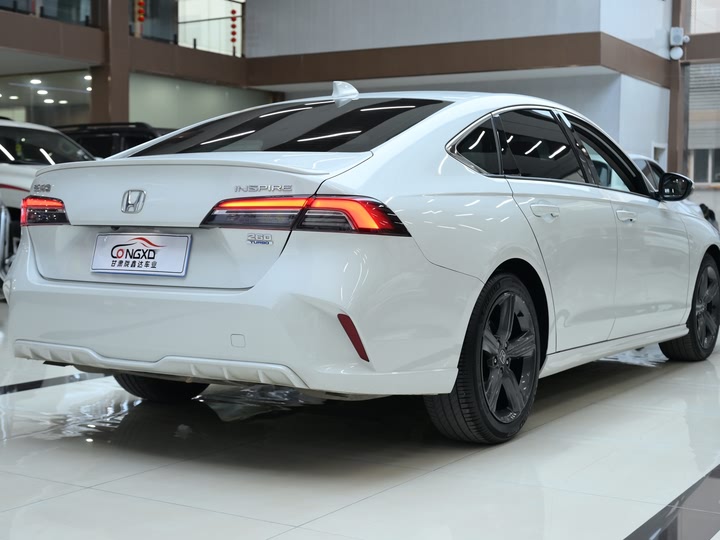 Фото 17 - Honda Inspire