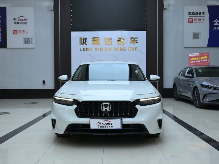 Фото 2 - Honda Inspire