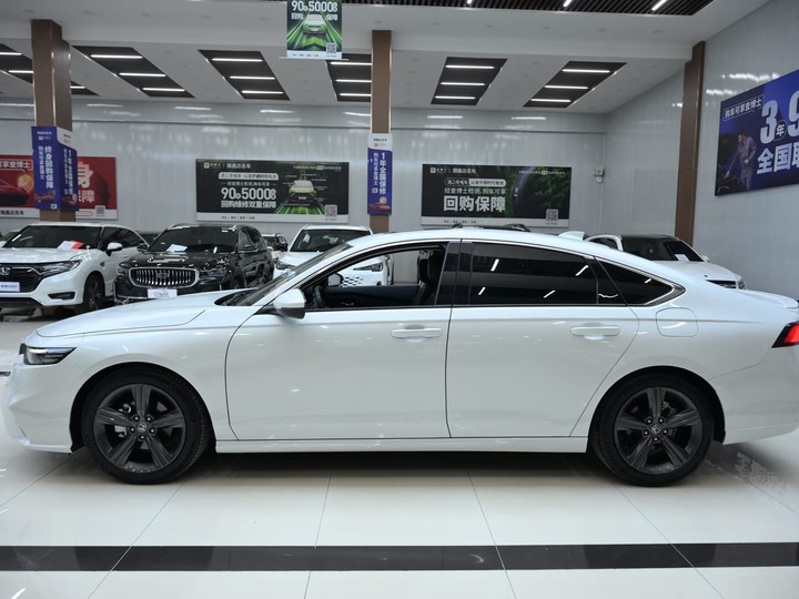 Фото 3 - Honda Inspire