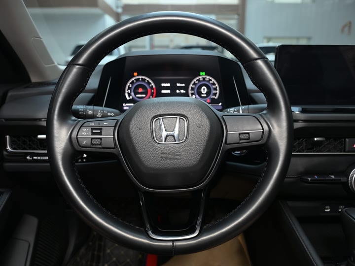 Фото 8 - Honda Inspire