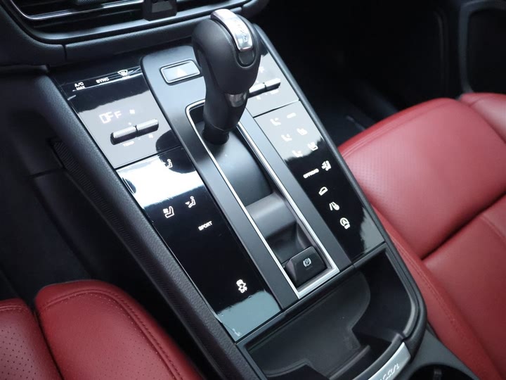 Фото 14 - Porsche Macan