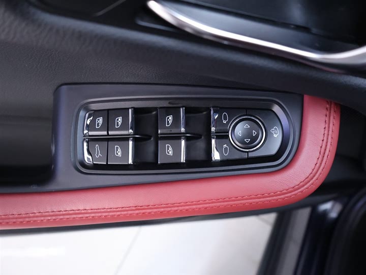 Фото 19 - Porsche Macan