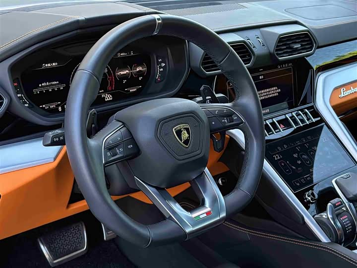 Фото 11 - Lamborghini Urus