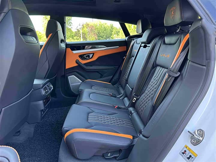 Фото 12 - Lamborghini Urus