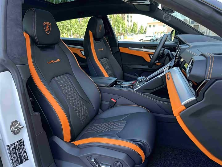 Фото 15 - Lamborghini Urus