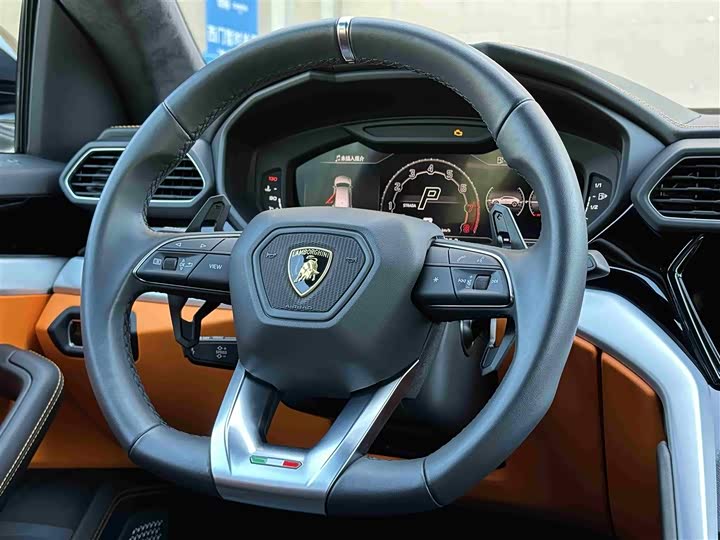 Фото 18 - Lamborghini Urus