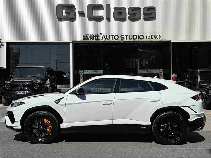 Фото 2 - Lamborghini Urus