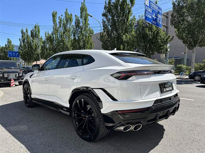 Фото 5 - Lamborghini Urus