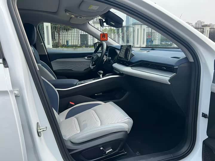 Photo 7 - Geely Preface