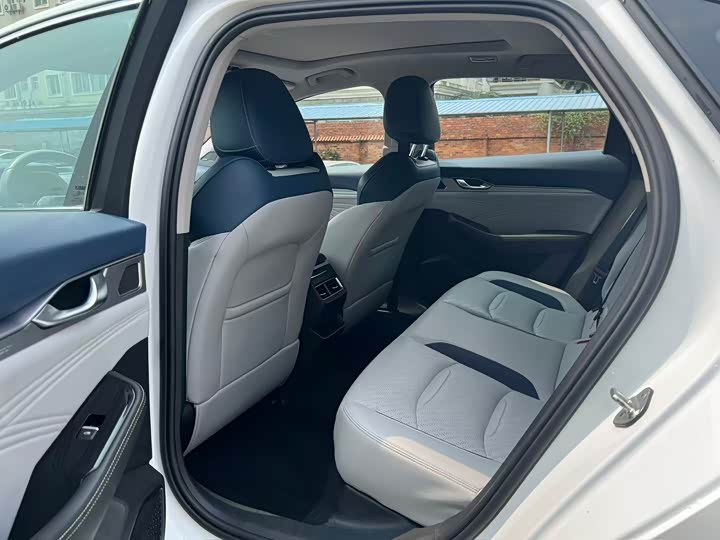 Photo 8 - Geely Preface