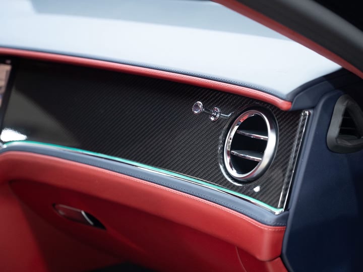 Фото 20 - Bentley Flying Spur