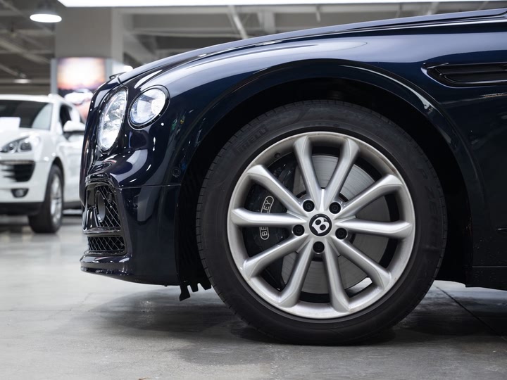 Фото 5 - Bentley Flying Spur