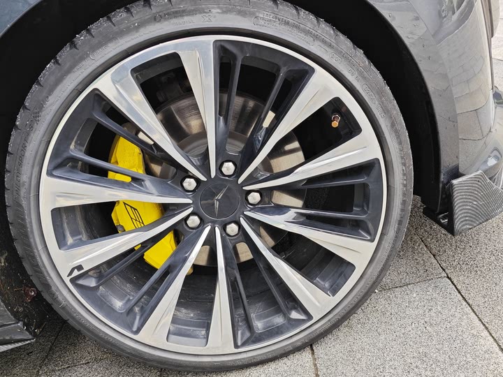 Фото 14 - Cadillac CT5