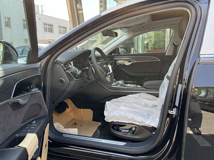 Фото 3 - Audi A8