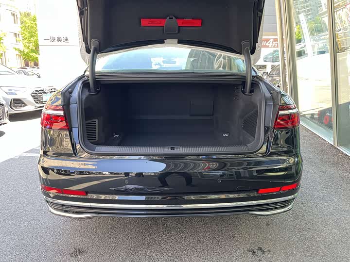 Фото 6 - Audi A8