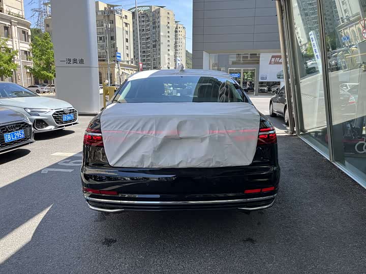 Фото 9 - Audi A8