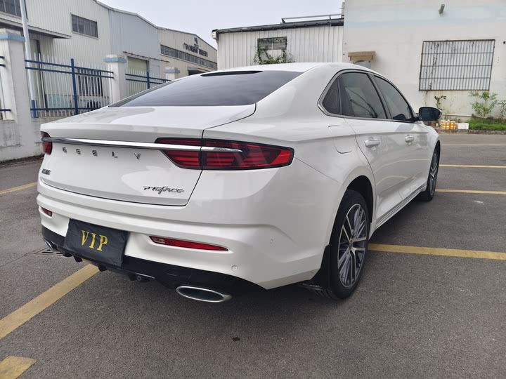 Фото 7 - Geely Preface