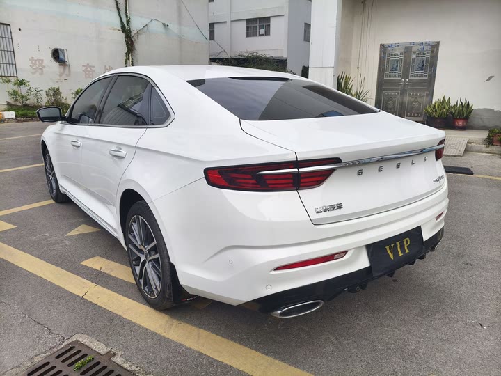 Фото 9 - Geely Preface