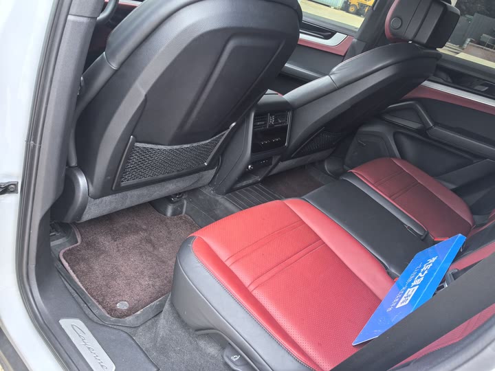 Фото 8 - Porsche Cayenne